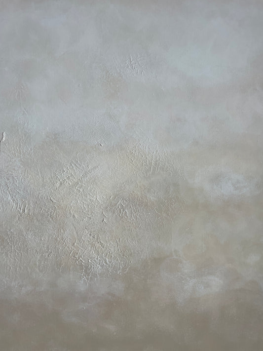 Närbild av penseldragen i abstrakt handmålad tavla Textured Beige av Elin Palmgren, LUGN Interiör