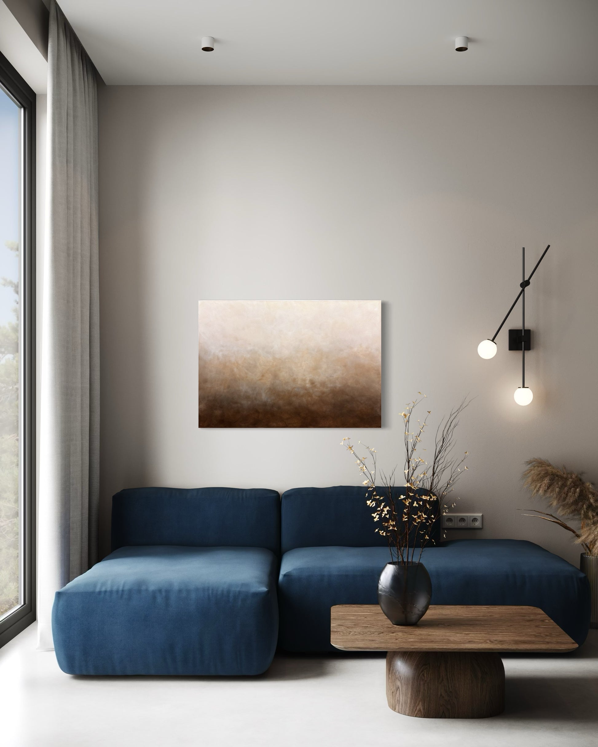 Brun abstrakt tavla Där Älvorna Dansar 70x100 cm av Elin Palmgren i minimalistiskt vardagsrum med trä