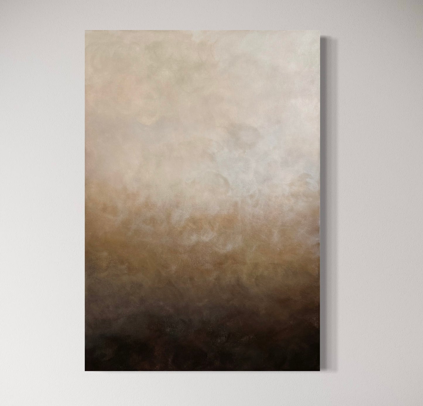 Konstnär Elin Palmgrens handmålade konstverk Glimmer 70x100 cm i vit, beige, brun och svart - Lugn Interiör, Linköping