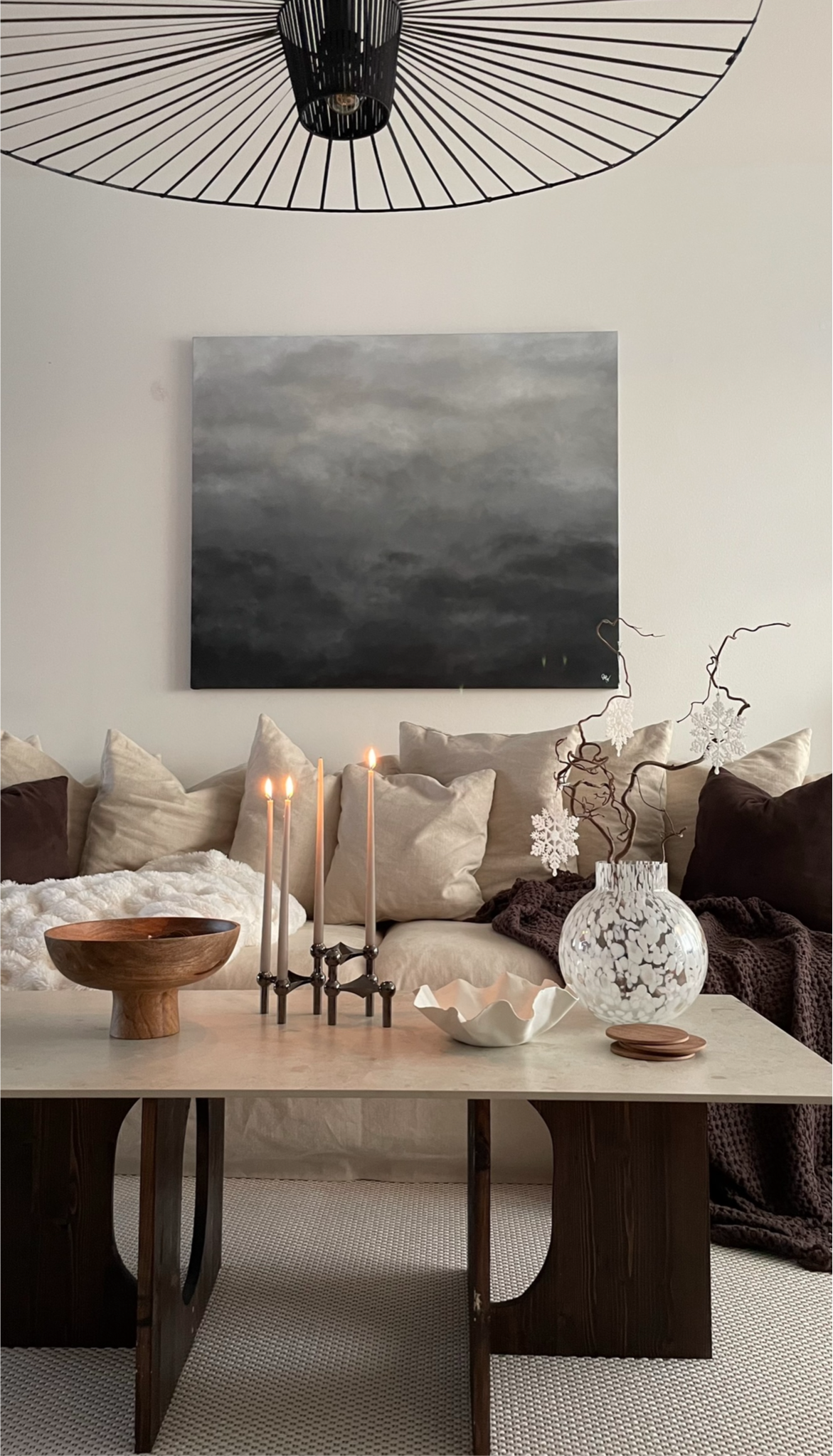 Handmålad abstrakt tavla Grey Delight – deep edge canvas av Elin Palmgren i minimalistiskt vardagsrum