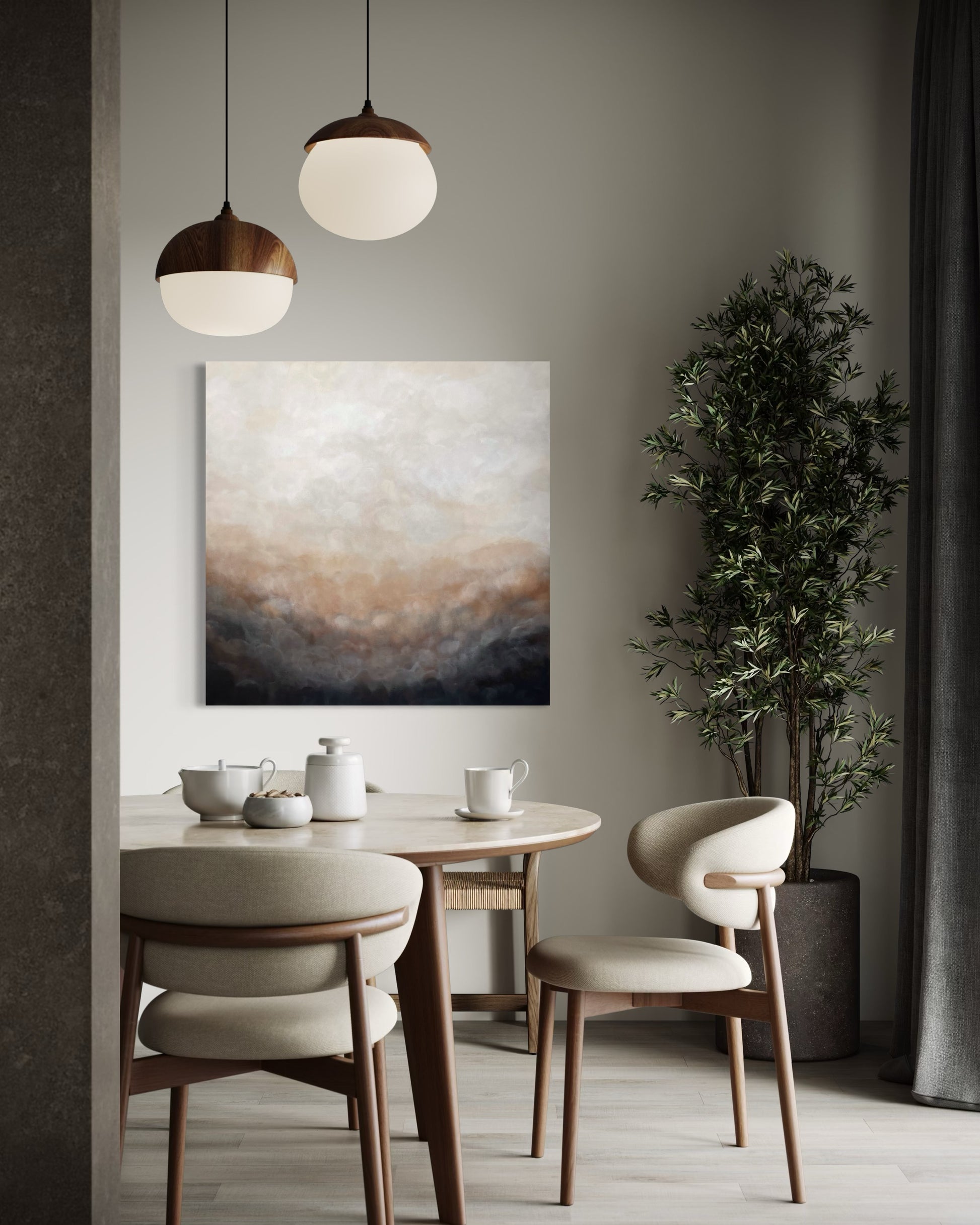 Handmålad tavla Gryning av Elin Palmgren i vit, beige, koppar och svart, som hänger i en matsal med matbord och stolar