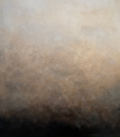 Närbild av abstrakt tavla Latte – handmålad teknik i grå, beige och svart av Elin Palmgren