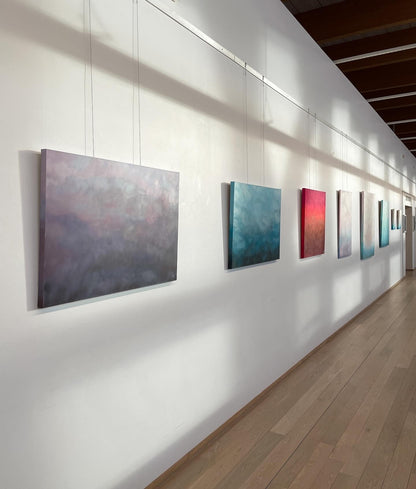 Lavender av Elin Palmgren – abstrakt konst i pastellfärger på vit gallerivägg