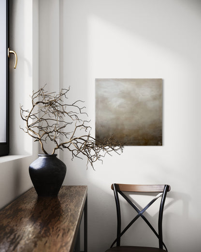 Louisa av Elin Palmgren – abstrakt tavla i brun och beige i minimalistisk hall