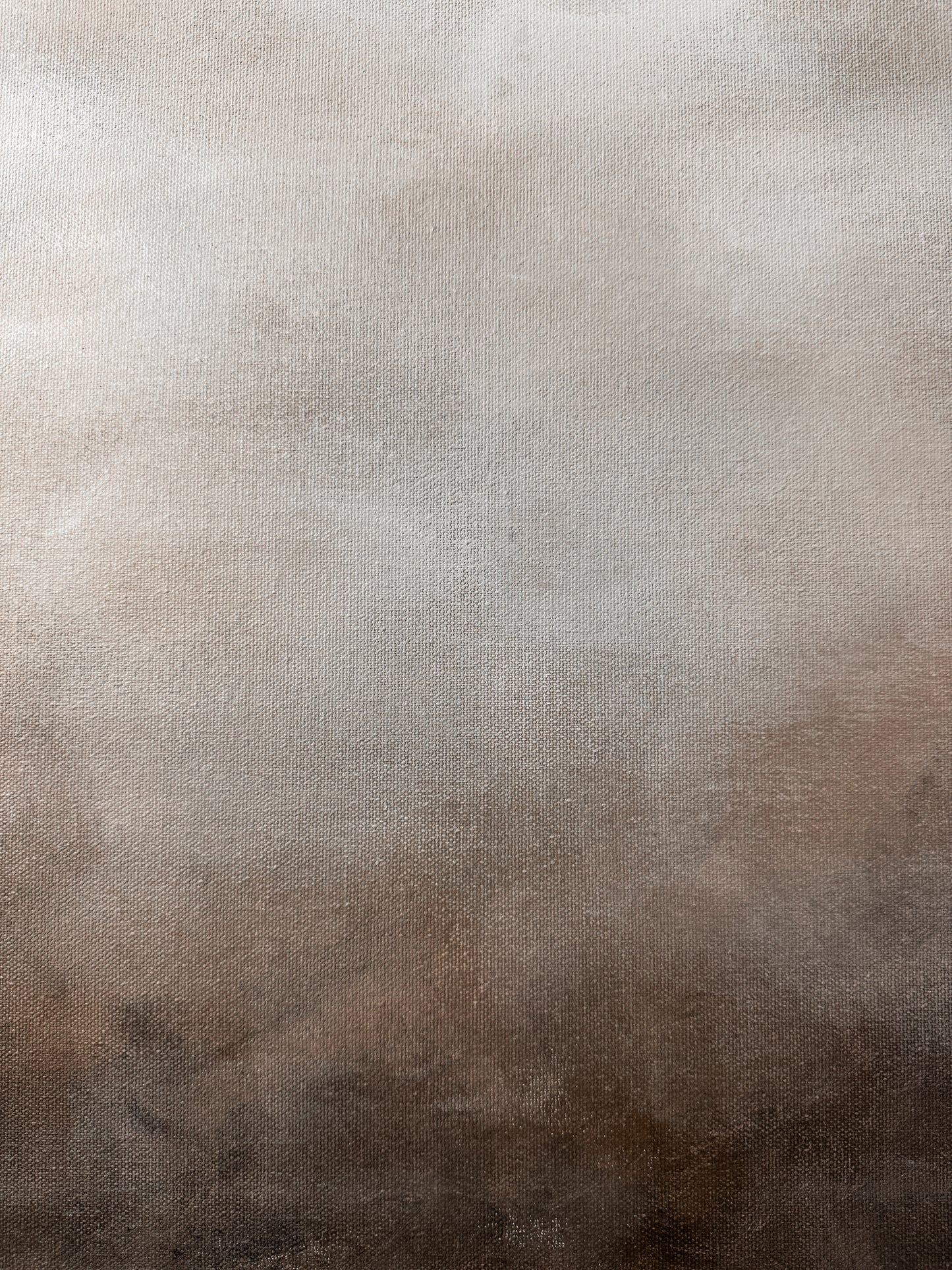 Närbild av abstrakt tavla Louisa – handmålad teknik i brun, beige och vit av Elin Palmgren