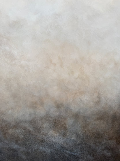 Detaljer som visar skiftningar mellan beige, grått och svart i konstnär Elin Palmgrens tavla Skiffer - Lugn Interiör