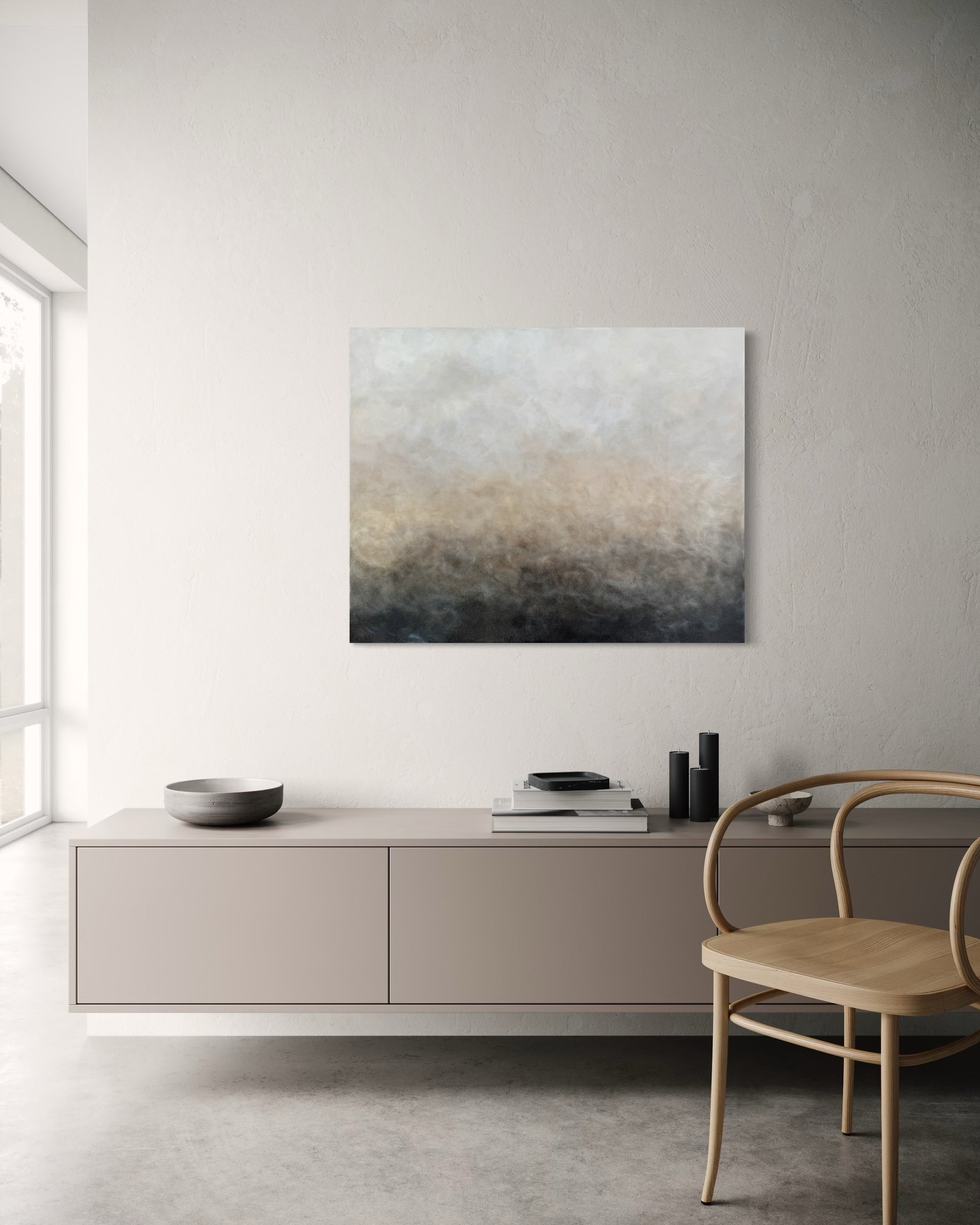En stor tavla Skiffer, målad av konstnär Elin Palmgren som hänger ovanför en beige tv-bänk