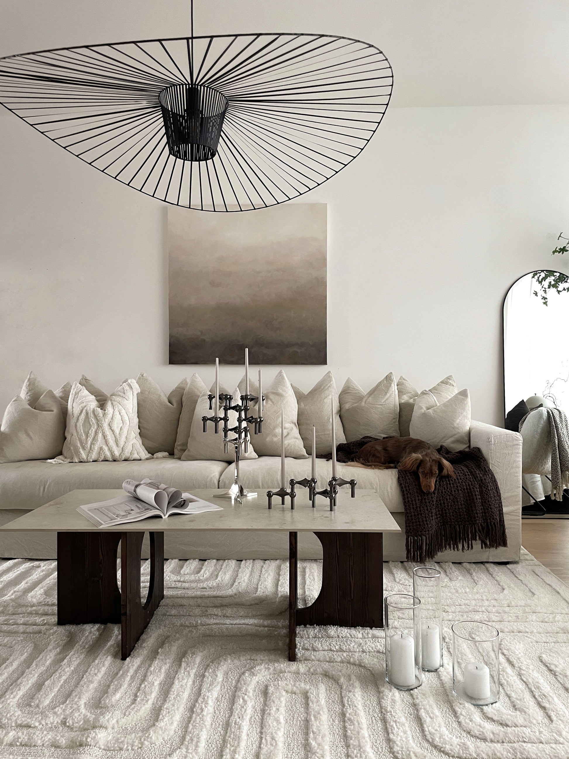 Soft Brown av Elin Palmgren – lugn inredning med abstrakt konst i beige och brun, LUGN Interiör