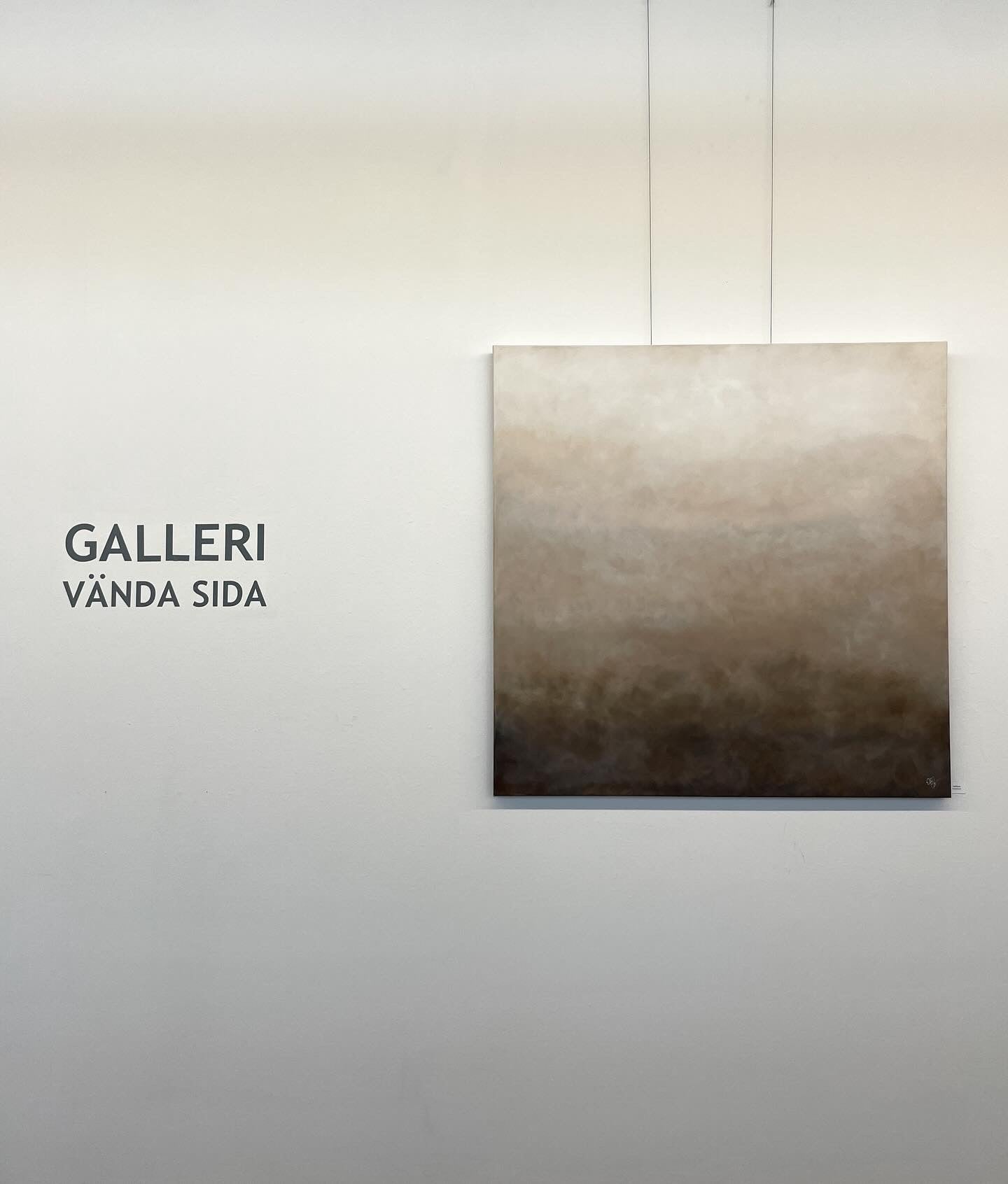 Handmålad abstrakt tavla Soft Brown – deep edge canvas 100x100 cm av Elin Palmgren