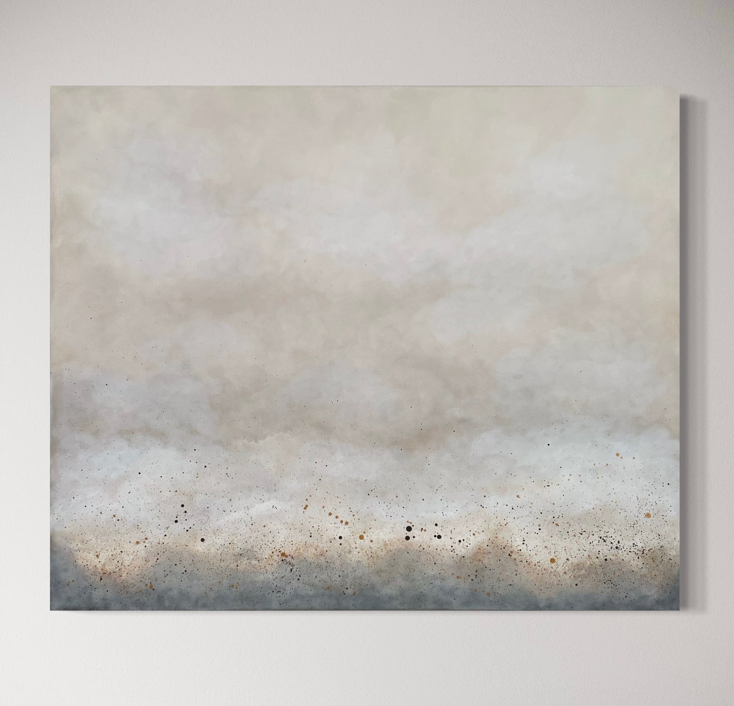 Abstrakt tavla Speckles av Elin Palmgren, 100x120 cm, akryl på duk i beige, grå och guld