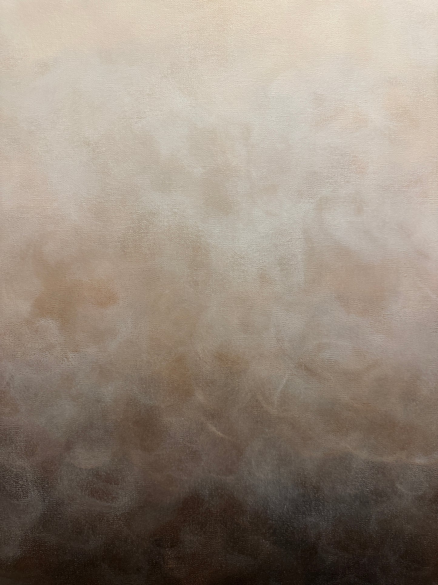 Närbild av abstrakt tavla Stillhet – handmålad teknik i grå, beige och brun av Elin Palmgren, Linköping