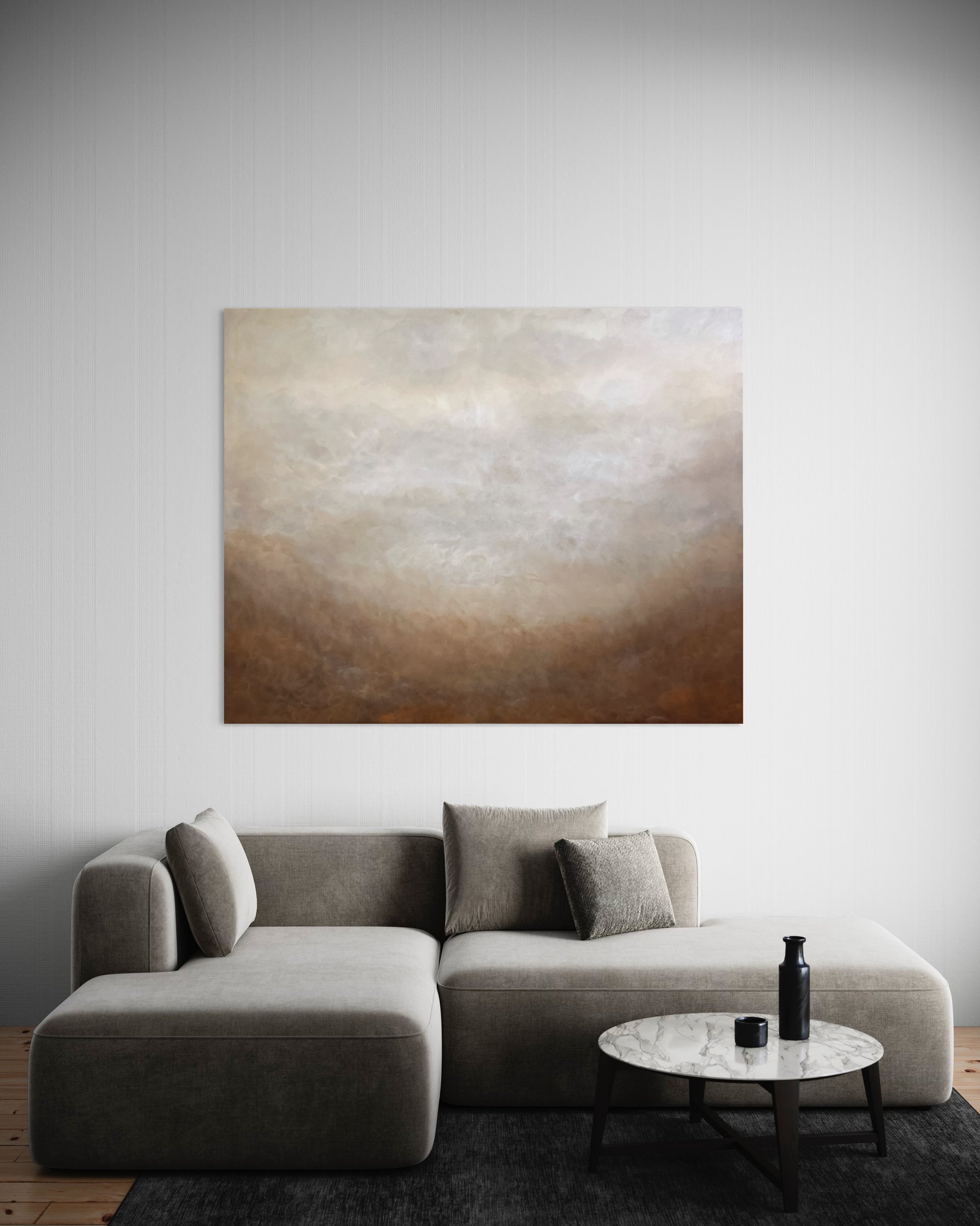 Terrahaze av Elin Palmgren – lugn inredning med abstrakt konst i brun, terrakotta och beige ovanför soffa