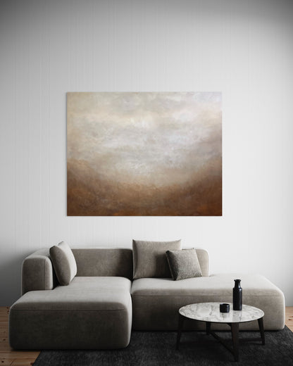 Terrahaze av Elin Palmgren – lugn inredning med abstrakt konst i brun, terrakotta och beige ovanför soffa