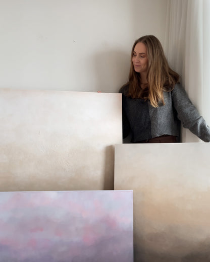 Textured Beige av Elin Palmgren – lugn inredning med abstrakt konst i beige