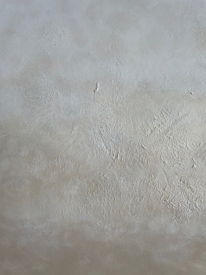 Detalj av strukturen på abstrakt tavla Textured Beige – deep edge canvas av Elin Palmgren
